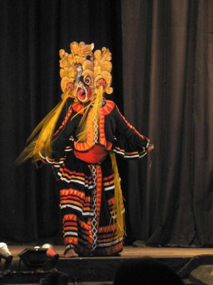 Plesalec z masko